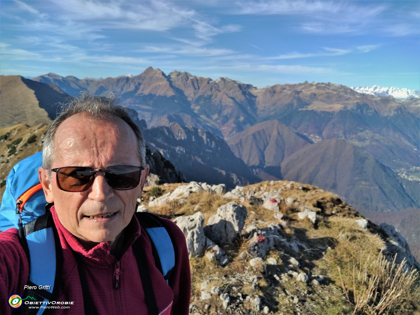 71 Dalla cima del Venturosa selfie col Pizzo Tre Signori ed oltre.jpg